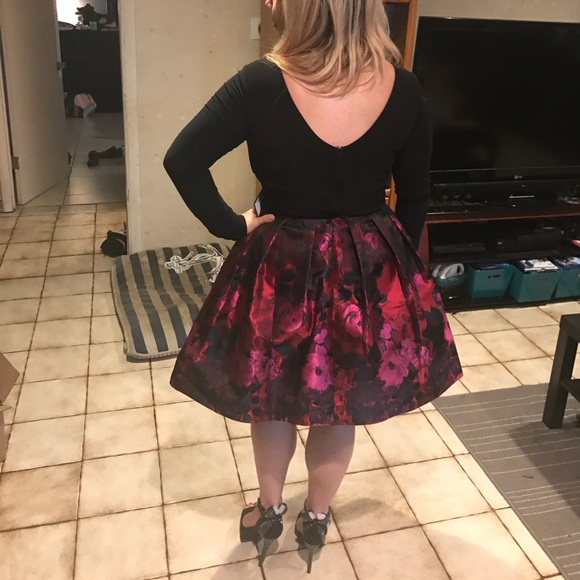 Xscape Long Sleeve Double V Holiday Dress with POCKETS Size 10 - Picture 4 of 4